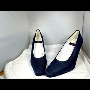 ⭐️⭐️Charles Jourdan Navy blue linen pump size 9. Like new.  3 inch heel    ⭐️⭐️